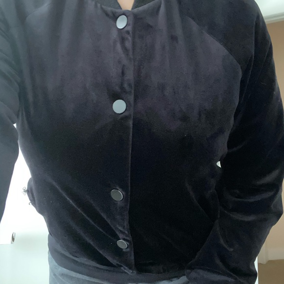 2/20$ Velour vest - Picture 1 of 3